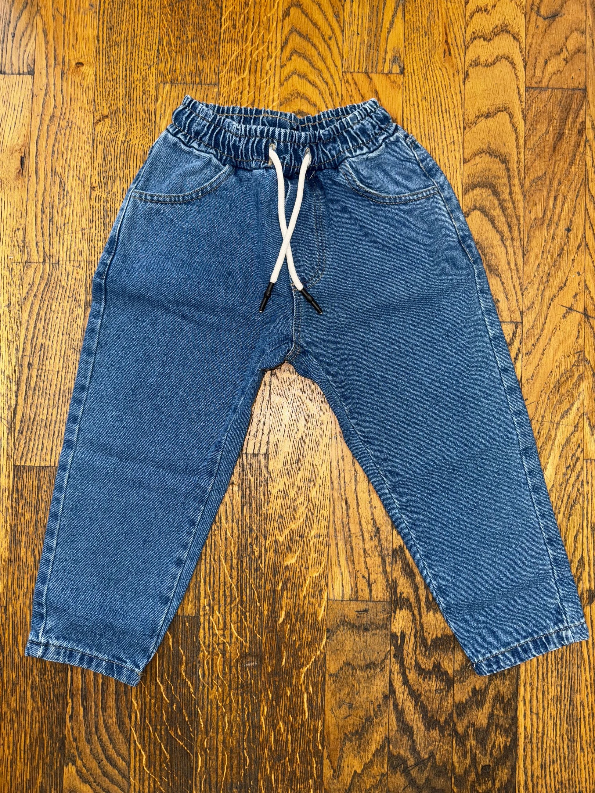 Jeans con elastico in vita